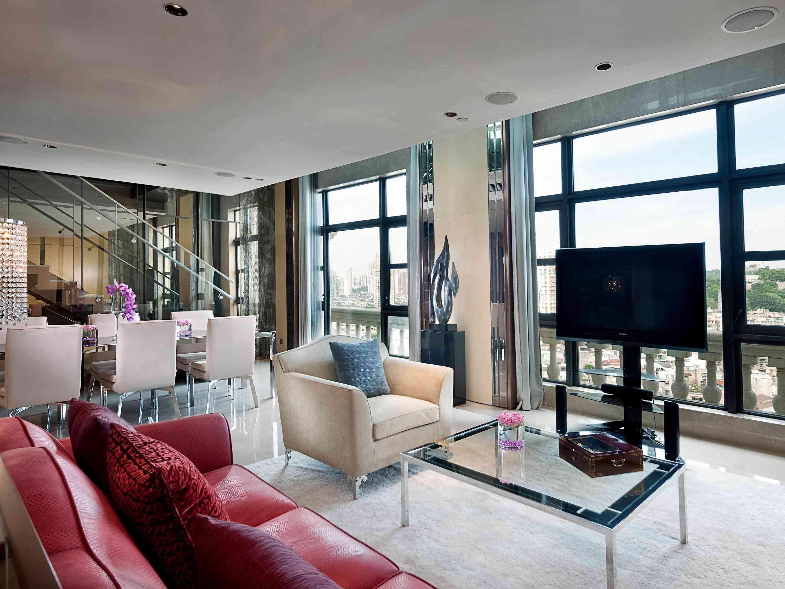 فندق سوفيتيل ماكاو آت بونتي 16 المظهر الخارجي الصورة The living room of a three-bedroom suite