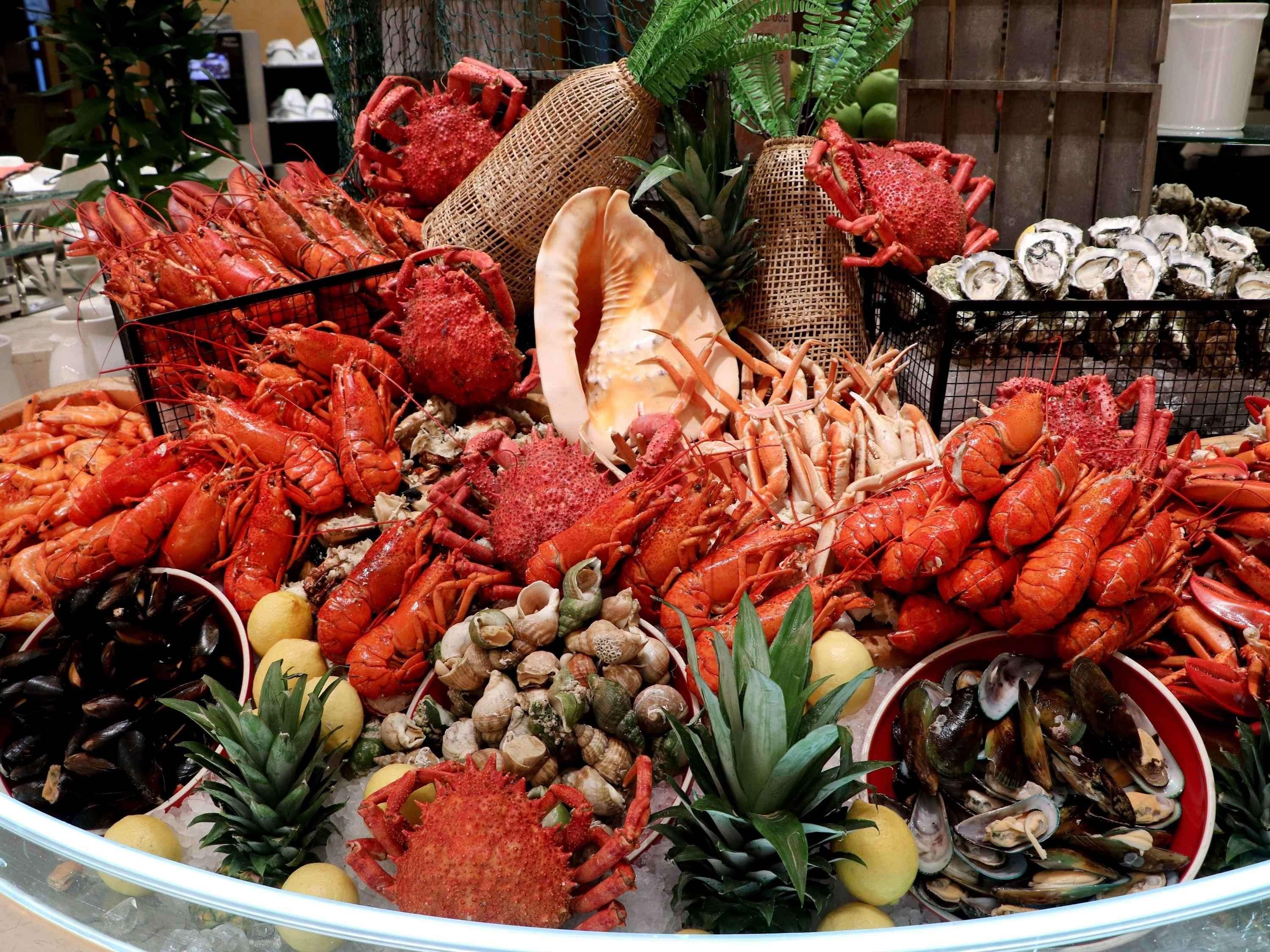 فندق سوفيتيل ماكاو آت بونتي 16 المظهر الخارجي الصورة Seafood on display at a buffet