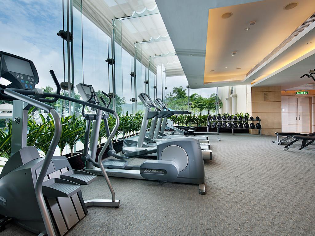 فندق سوفيتيل ماكاو آت بونتي 16 المظهر الخارجي الصورة The gym at the Shangri-La Hotel, Kuala Lumpur